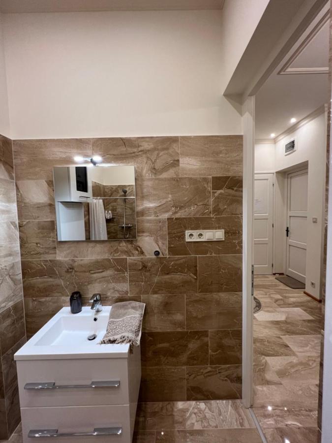 Kalitka Apartman Eger Buitenkant foto